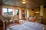 rettenbacher-gaestehaus_fewo-3-wohn-und-schlafbereich