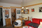ferienappartement-peters_wohnbereich-mit-blick-zur-kueche