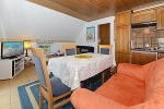 ferienhaus-ulrike_fewo3-wohnbereich-mit-kueche