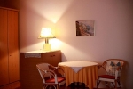 gasthof-eckinger-wirt_doppelzimmer-sitzecke