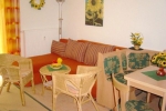 fewo-stuckart_fewo-sonnenblume-wohnbereich-sitzecke-essecke