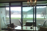 appartements-am-rhein_app-10-wohnraum-mit-blick-nach-draussen
